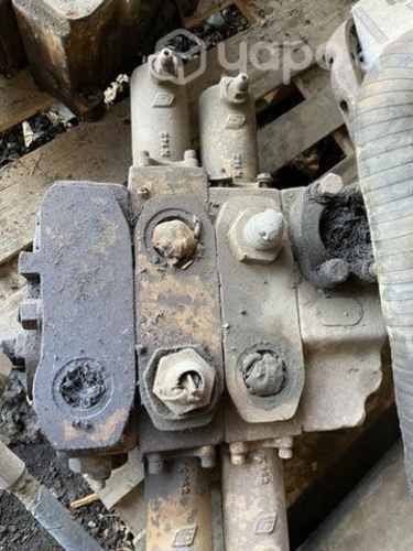 Caja de válvula cargador frontal case W20