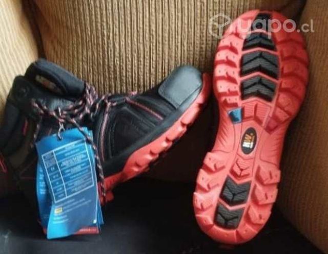 Se venden zapatos nuevos de seguridad