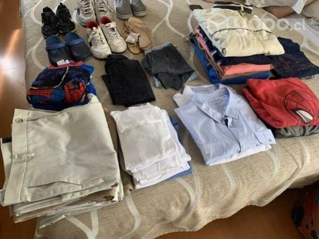 Lote de ropa y zapatos