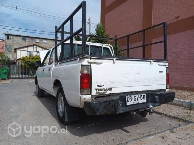 Nissan Terrano ( Bencinera 4x2 )
