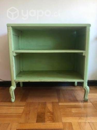 Cómoda antigua estilo Normando