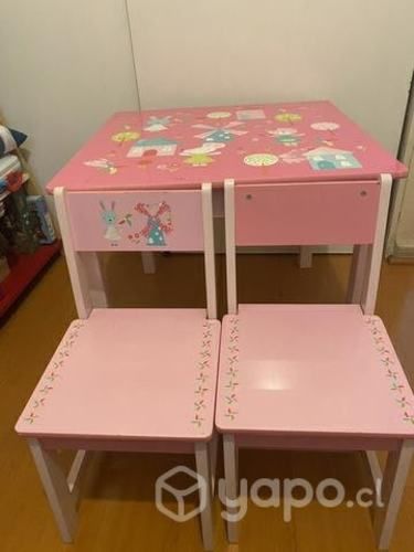Mesa infantil de niña