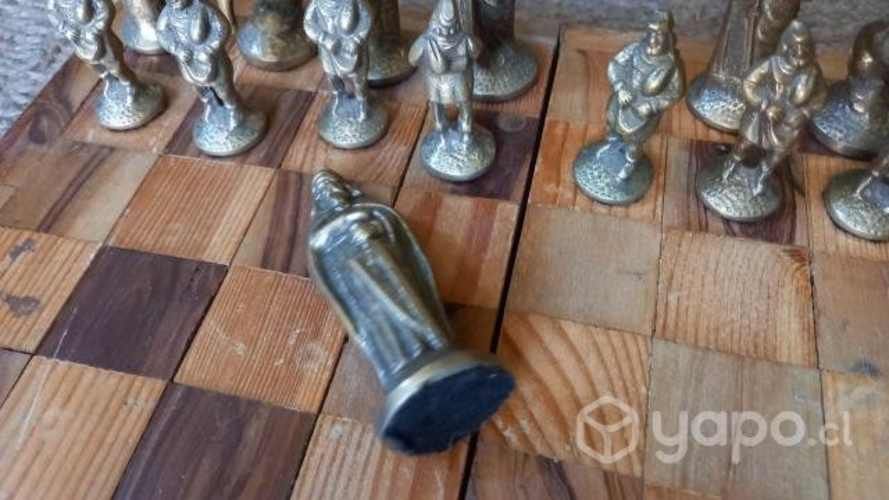 Ajedrez bronce macizo