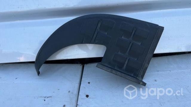 Moldura corner derecho parachoque trasero chevrole