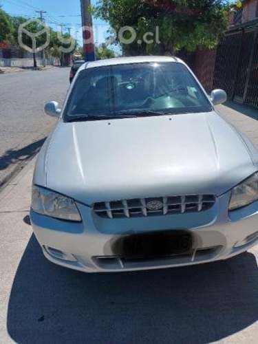 Hyundai Accent 2002 Vehículo pintado y ajustado