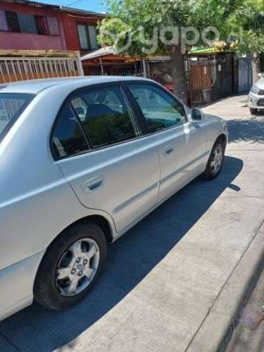 Hyundai Accent 2002 Vehículo pintado y ajustado