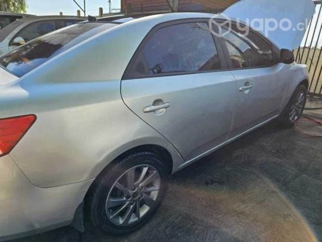 Puerta kia cerato 2012