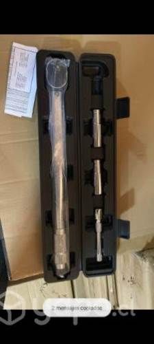 Llave Torque Torquimetro 1/2 - 28-210nm + Dados +