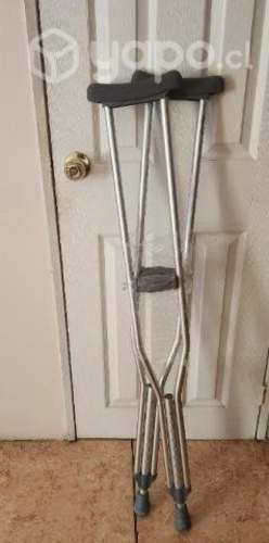 Par de muletas ortopédicas