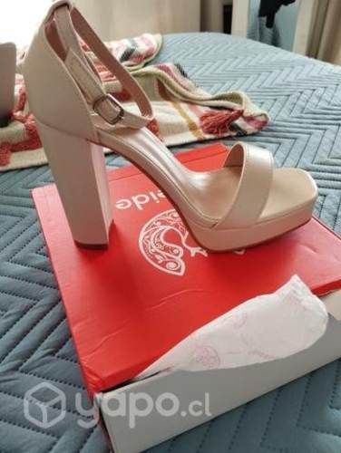 Sandalias color crema talla 37,nuevas