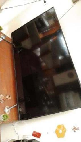 Smart TV 55 pulgadas marca hisiense sin detalles
