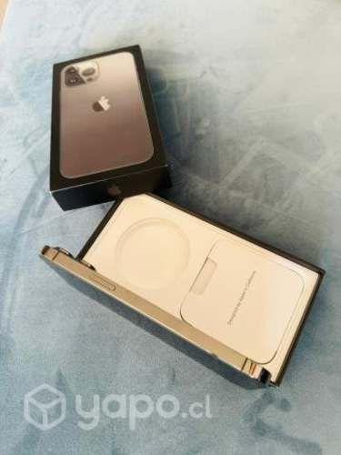 Iphone 13 pro max como nuevo, airpods de regalo