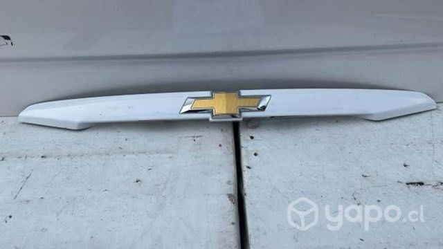 Chevrolet sail moldura maleta (16-19)