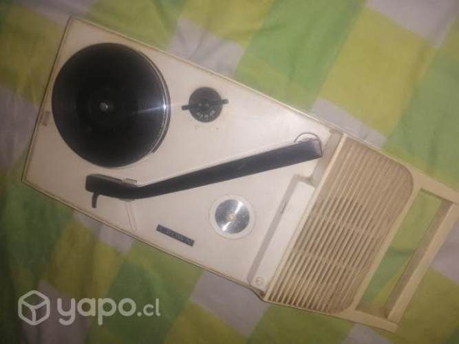 Antiguo radio tocadiscos crown