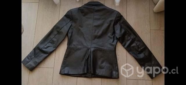 Chaqueta de cuero entallada negra