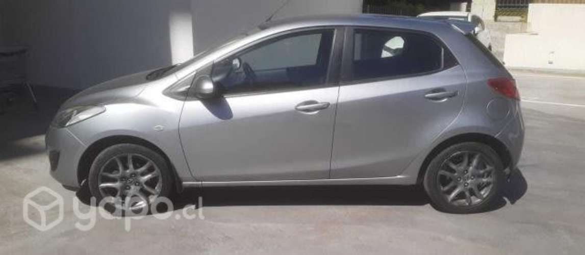 Mazda 2 2015