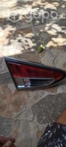 Foco trasero izq interior maleta mazda 2