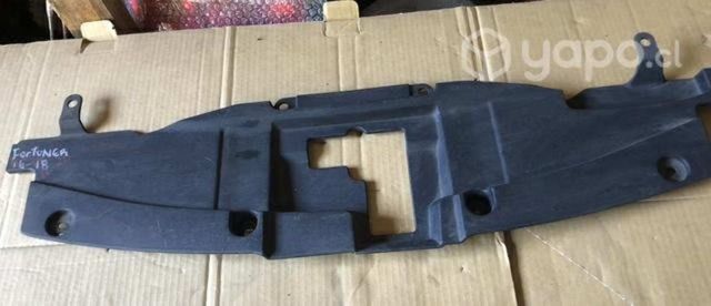 Cubre chapa Toyota fortuner