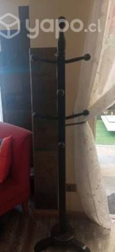 Perchero de madera.