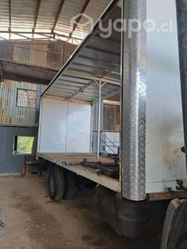 Carroceria plana puesta en un 15 180