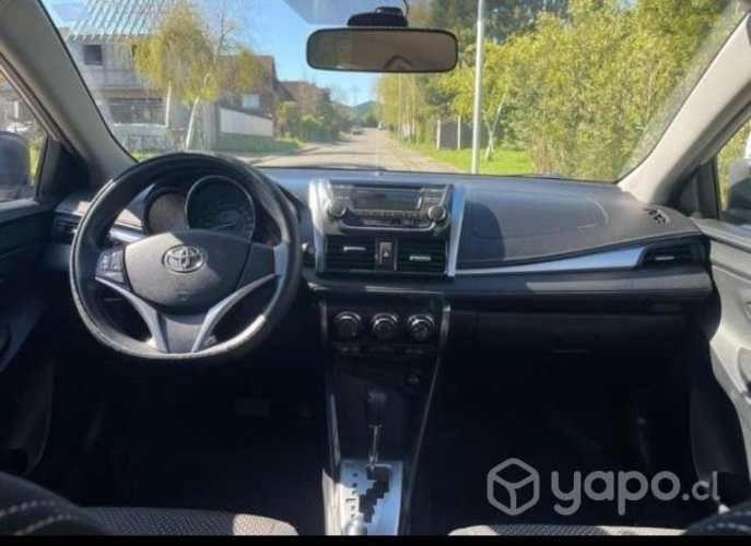 Toyota yaris 1.5 automático