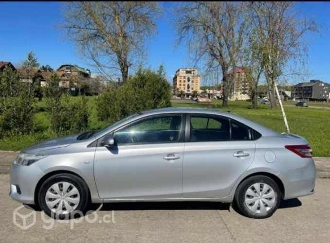Toyota yaris 1.5 automático