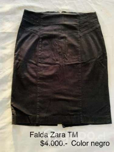 Falda negra a la rodilla marca Zara TM