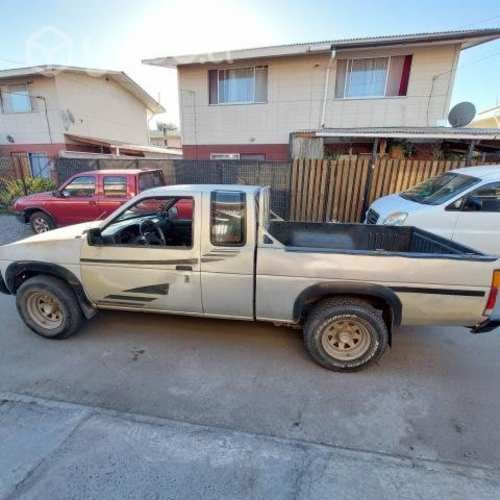 Camioneta D21 cabina y media