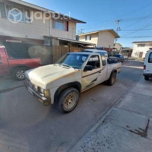 Camioneta D21 cabina y media