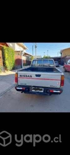 Camioneta D21 cabina y media