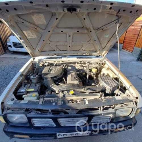 Camioneta D21 cabina y media