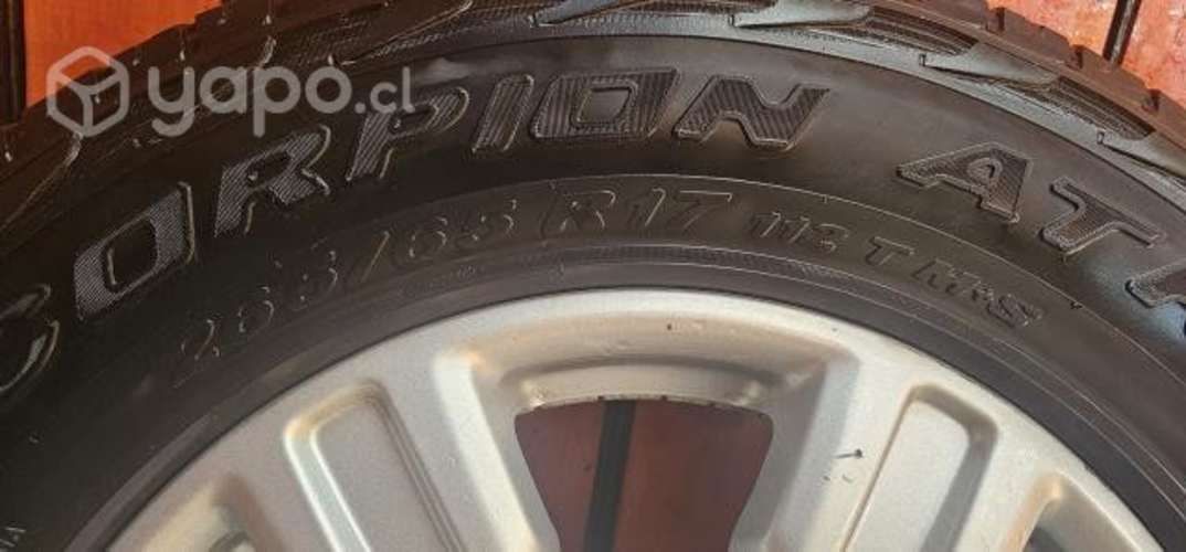 Vendo neumáticos con llantas