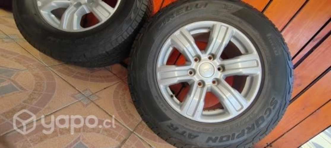 Vendo neumáticos con llantas