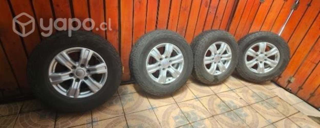 Vendo neumáticos con llantas