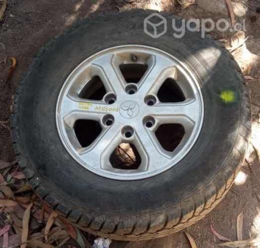 Llanta Aluminio Con Neumático 235 70 R16 Mitsubish