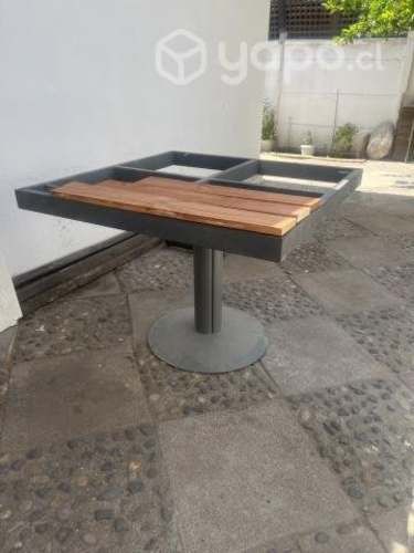 Mesa exterior metalica