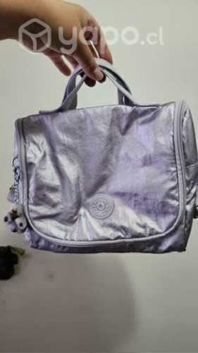 Lonchería y mochilas kipling