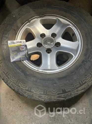 Llanta Ssangyong musso