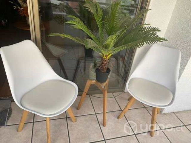 Mesa de vidrio en set con 2 sillas