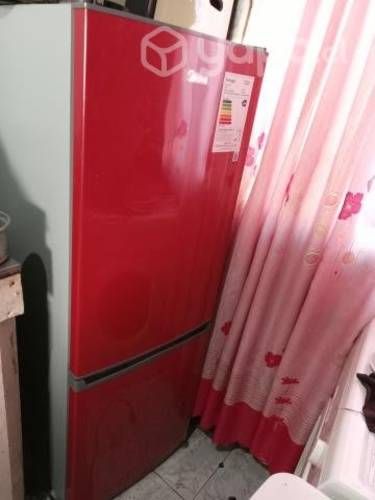 Refrigerador MIDEA rojo