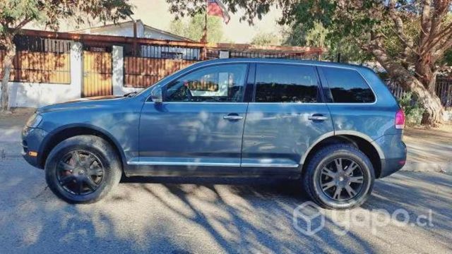 Se vende ose permuta jeep volkswagen toureg 4.2 v8