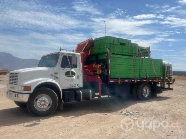 Camión pluma Internacional 4700 pluma PM