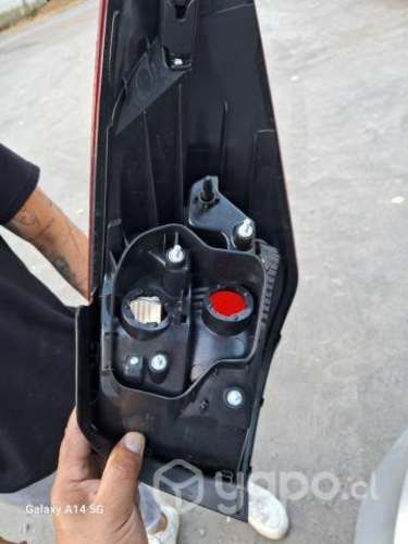 Foco trasero lado izquerdo