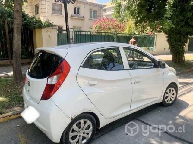 HYUNDAI EON 2015 A/C 134.000 Km. Papeles al dia