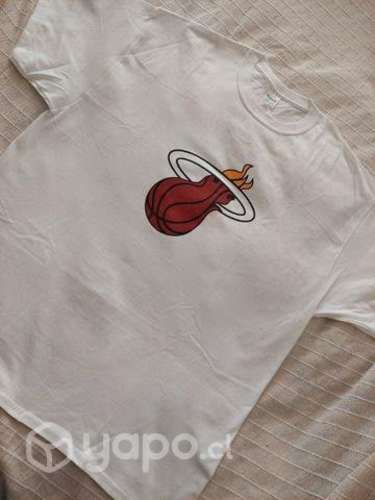 Polera blanca de hombre