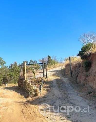 Parcela con vivienda, quincho y piscina