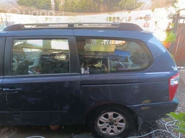 Se vende Kia Grand Carnival
