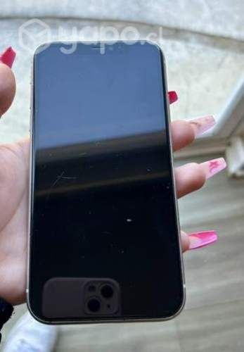 Iphone 11 con 7 carcasas a elección