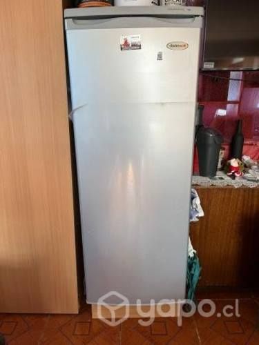 Congeladora vertical Sindelen SFV 200SI 183 lt