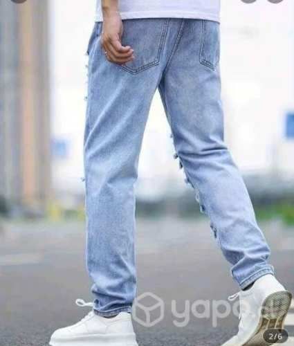 Jeans rasgado hombre